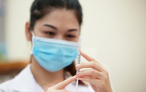 PGS Nguyễn Lân Hiếu: Đừng lo ngại tiêm vắc xin... không có chuyện tiêm xong yếu hơn