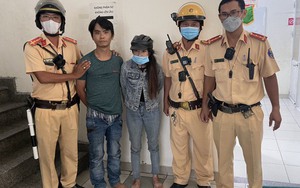 CLIP: Chiếc xe máy lạ “tố cáo” 3 nam nữ phạm pháp ở TP HCM