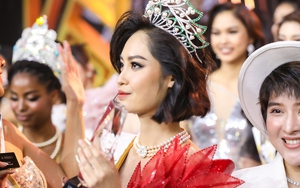 Phần ứng xử gây tranh cãi của Tân Hoa hậu Nông Thúy Hằng trong đêm chung kết