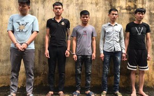 Truy sát kinh hoàng, nam thanh niên bị chém gần đứt lìa cánh tay