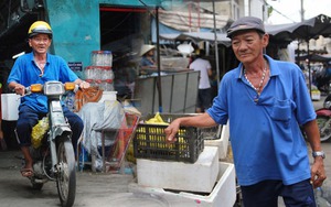 Người quét rác may mắn trúng số 2,3 tỷ đồng và bí quyết 'nhờ vợ giữ mới còn tiền tỷ'