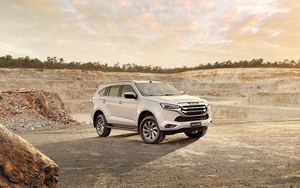 Chiếc SUV 7 chỗ rẻ nhất Việt Nam có gì đặc biệt?