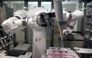 Ứng dụng công nghệ AI và robot vào nuôi cấy tế bào iPS