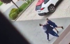 HLV và Giám đốc thể thao của Torino "so găng" nảy lửa giữa đường