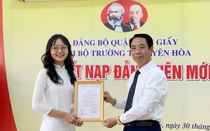Nữ sinh Hà Nội đỗ 4 trường đại học tốp đầu được kết nạp Đảng