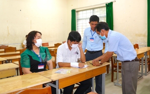 Phòng thi đặc biệt của thí sinh bị gãy cổ tay không thể viết bài