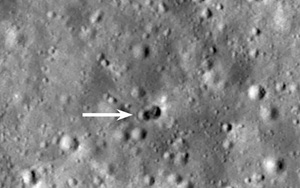 NASA công bố hình ảnh vật thể chưa xác định đâm vào mặt trăng