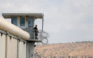 Israel: Chấn động vụ cai ngục bị ép làm "nô lệ tình dục" cho tù nhân