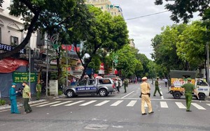 Người đàn ông đâm bạn gái 14 nhát dao ngay trên phố bị bắt về tội giết người
