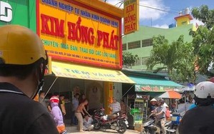 CLIP: Nhân viên tiệm vàng 'phi thân' khống chế người đàn ông giật dây chuyền