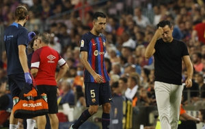 Busquets nhận thẻ đỏ, Barca suýt thua ở trận ra quân La Liga