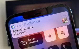 Chợt nghe một bài hát hay, bạn có biết cách dùng iPhone tìm tên?