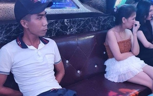 Bắt nhóm nam thanh nữ tú bay lắc trong quán karaoke