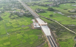 Vì sao cao tốc Hạ Long - Móng Cái dài 176 km hiện chưa có cây xăng, trạm dừng nghỉ?