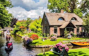 Ngôi làng không đường đi như chốn cổ tích ở Hà Lan, yên tĩnh đến mức âm thanh lớn nhất nghe được chỉ là tiếng kêu của thiên cầm