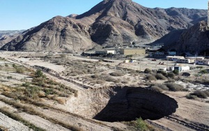 Chile cảnh báo khu vực xung quanh “hố tử thần” khổng lồ có nguy cơ cao tiếp tục sụt lún