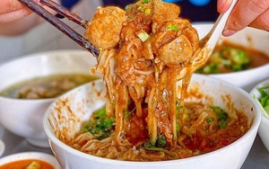 Ghé Tiền Giang thưởng thức hủ tiếu sa tế cay “xé lưỡi”, quán tồn tại hơn 30 năm vẫn 1 vị không đổi