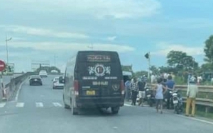 Băng qua đường sắt không rào chắn, 2 mẹ con bị tàu tông tử vong