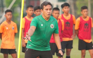 HLV U16 Indonesia xin lỗi cầu thủ U16 Việt Nam vì CĐV ném chai lọ