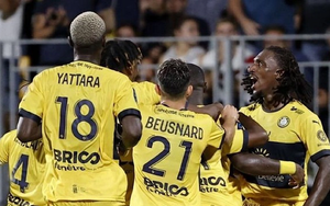Pau FC nhận "mưa lời khen" từ báo Pháp sau thắng lợi đầu tiên, thoát khỏi vị trí bét bảng