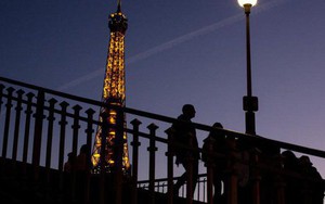 Tháp Eiffel sẽ tắt đèn sớm hơn 1 tiếng để tiết kiệm năng lượng