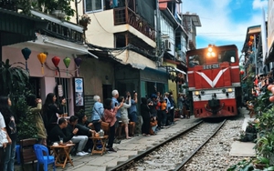 Dẹp bỏ cà phê đường tàu ở Hà Nội là đúng?