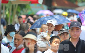 Người Hà Nội chen chúc trong công viên Thủ Lệ ngày 2/9