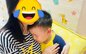 Cậu bé bật khóc không dứt sau khi nghe nhạc, bố mẹ biết lý do mà mát cả ruột
