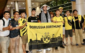 Nhà vô địch World Cup cùng dàn huyền thoại Dortmund gây 'náo động' sân bay Tân Sơn Nhất