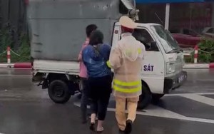 Cứu người phụ nữ định nhảy cầu Chương Dương vì chuyện tình cảm