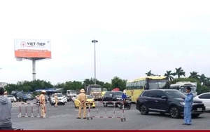 5 ô tô tông liên hoàn, CSGT tạm cấm xe vào cao tốc Pháp Vân