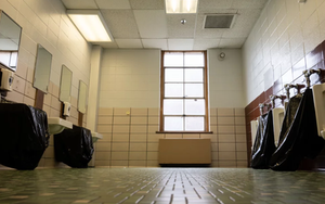 Nhà vệ sinh trường học cũng là nỗi sợ hãi của trẻ con nhiều quốc gia