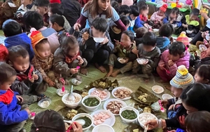 Xúc động khoảnh khắc trẻ em vùng cao lần đầu được ăn mâm cơm tất niên "có thịt", xem phim hoạt hình chiếu rạp