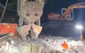 Vụ bé trai rơi xuống trụ bê tông sâu 35m: Sắp đưa thi thể lên mặt đất