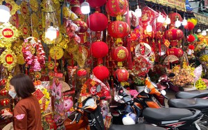 Vật trang trí Tết hình mèo lên ngôi