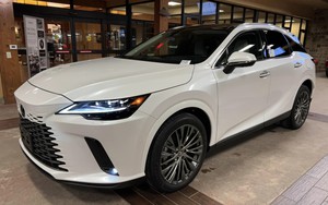 Đại lý hé lộ kế hoạch Lexus RX 2023 về Việt Nam: Ra mắt tháng 1 nhưng bàn giao sau, giá dự kiến từ 3,43 tỷ đồng