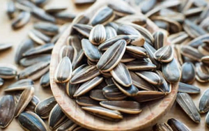 Lưu ý khi ăn 7 loại hạt quen thuộc ngày Tết để không bị tăng cân, khó chịu đường tiêu hóa