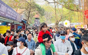 'Biển người' về Bắc Ninh trẩy hội chùa Phật Tích đầu xuân