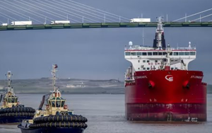 Hé lộ chân dung công ty đứng sau những “tàu ma” vận chuyển dầu Nga, “tẩu tán” hàng triệu thùng dầu ra thị trường bất chấp lệnh cấm của EU