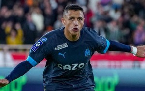 Alexis Sanchez lại thách thức PSG