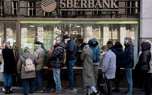 Bất chấp yêu cầu khẩn thiết của ngân hàng lớn nhất Nga, Trung Quốc vẫn rất thận trọng