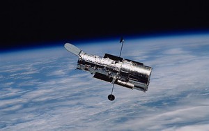 NASA kêu gọi đóng góp ý tưởng giúp kính Hubble tránh cảnh bị bốc cháy trong khí quyển