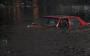 Sông khí quyển và bom lốc xoáy liên thủ, California thành biển nước, tuyết