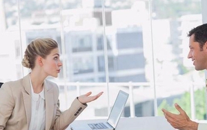 Sếp hỏi đang làm gì, đa số ngại trả lời, người EQ cao ứng xử khéo để vừa lợi mình vừa không mất lòng sếp