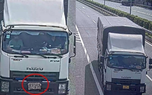 Tài xế xe tải cố tình dùng giẻ lau che biển kiểm soát để đi lùi trên cao tốc