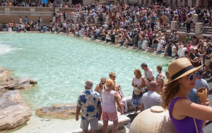 Cơn đau đầu kỳ lạ của các thiên đường du lịch: Ngán ngẩm khi chật kín những du khách "chỉ đến chụp ảnh đăng mạng xã hội rồi đi”