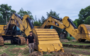 Những cỗ máy hoen rỉ trong đại công trường múc quặng ở mỏ sắt Thạch Khê