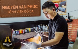 Đi đánh giày gần 10 năm để có tiền đi học, chàng trai 9X bỏ nghề báo về mở xưởng đồ da ‘tút lại nhan sắc’ cho những bộ sofa tiền tỷ, cùng anh em đường phố viết lại cuộc đời