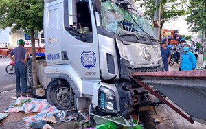 Hiện trường xe đầu kéo đâm sập dải phân cách, lao vào nhà dân ở Vũng Tàu