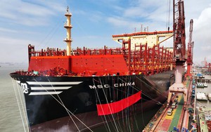 Siêu tàu container rộng bằng 4 sân bóng, chở hơn 240.000 tấn hàng hóa